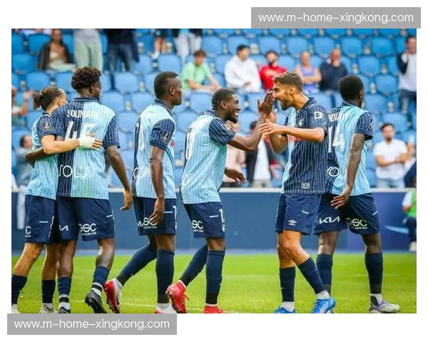 十人作战仍取胜 伊萨-苏马雷梅开二度助勒阿弗尔逆转